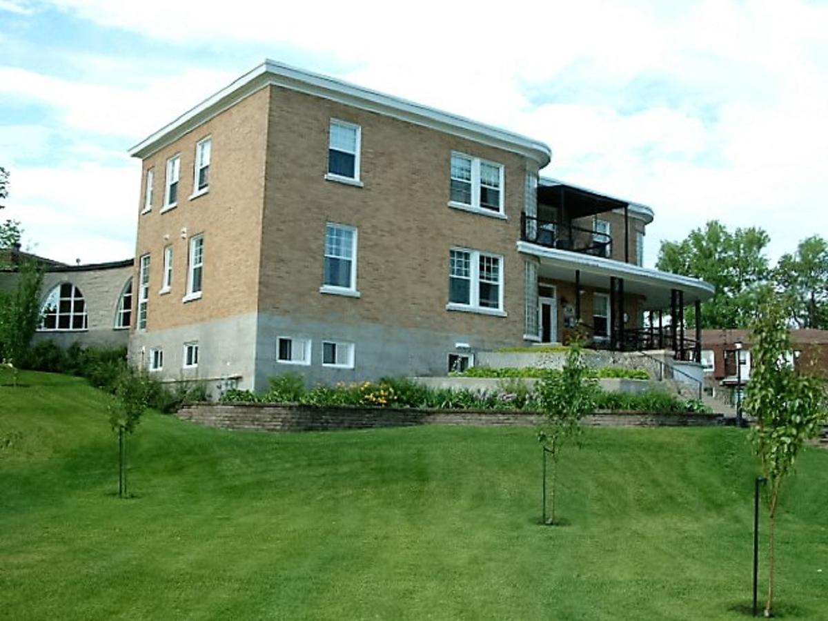 Auberge Le St-Georges Saguenay Zewnętrze zdjęcie