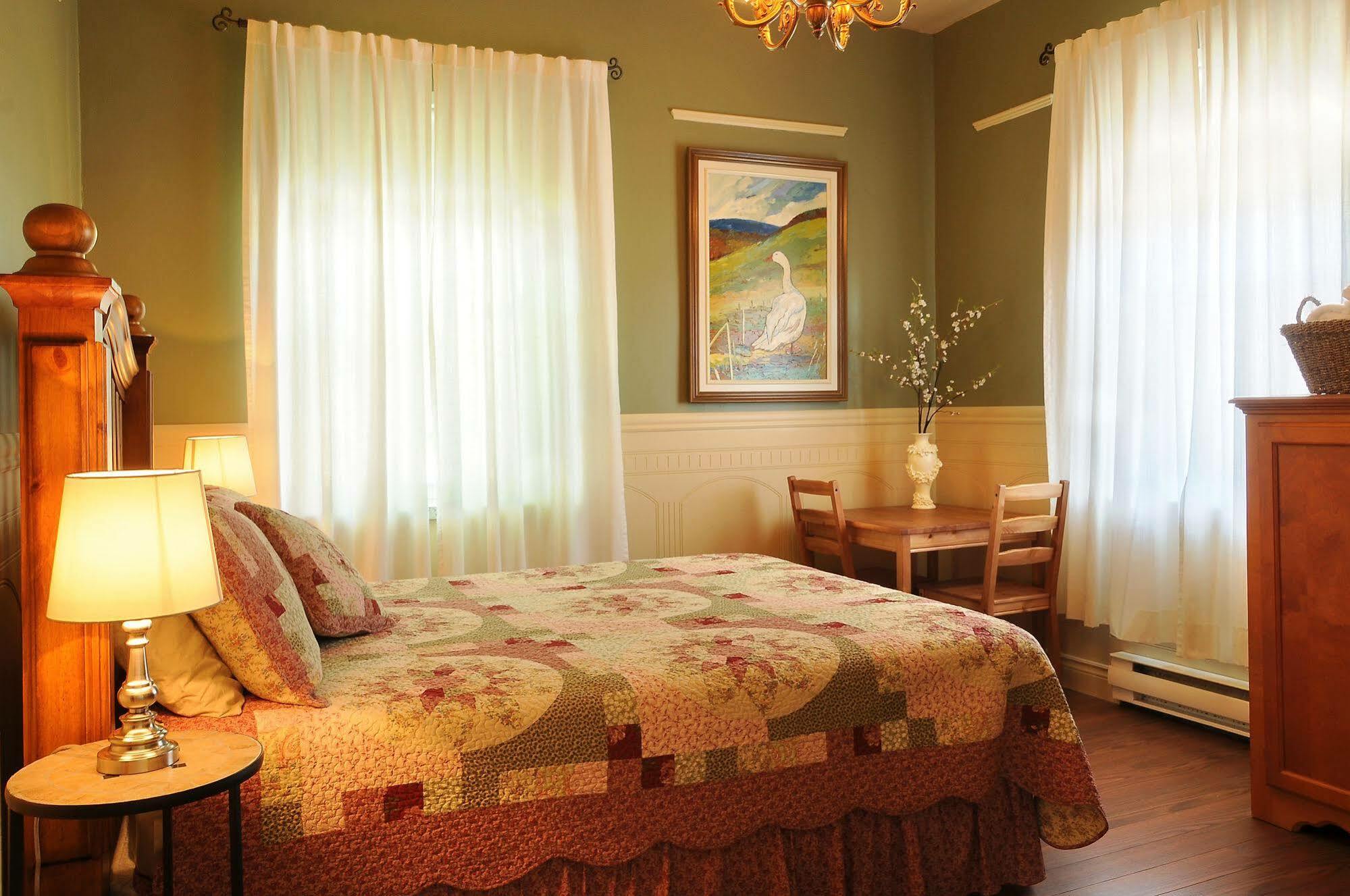 Auberge Le St-Georges Saguenay Zewnętrze zdjęcie