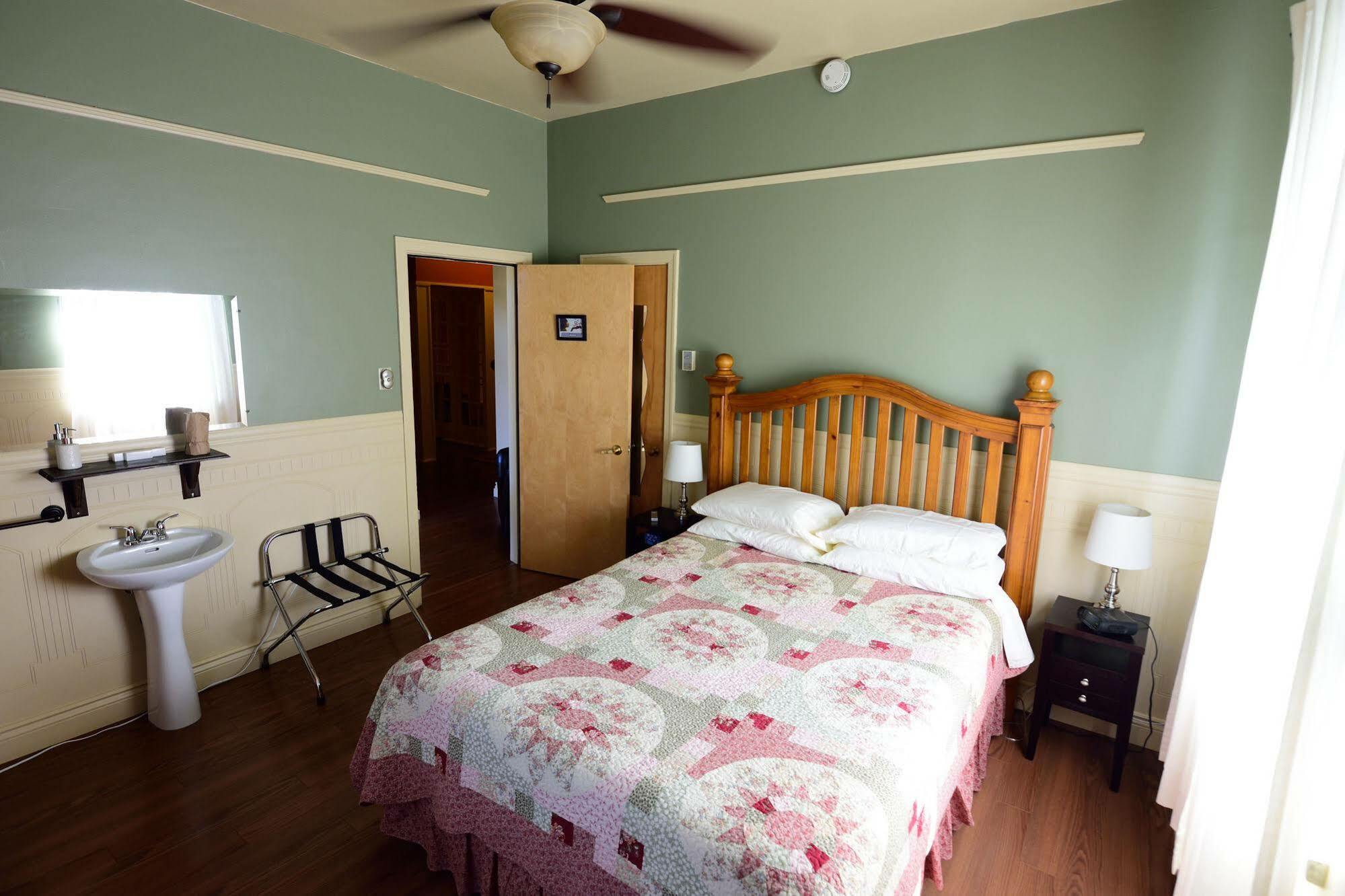 Auberge Le St-Georges Saguenay Zewnętrze zdjęcie